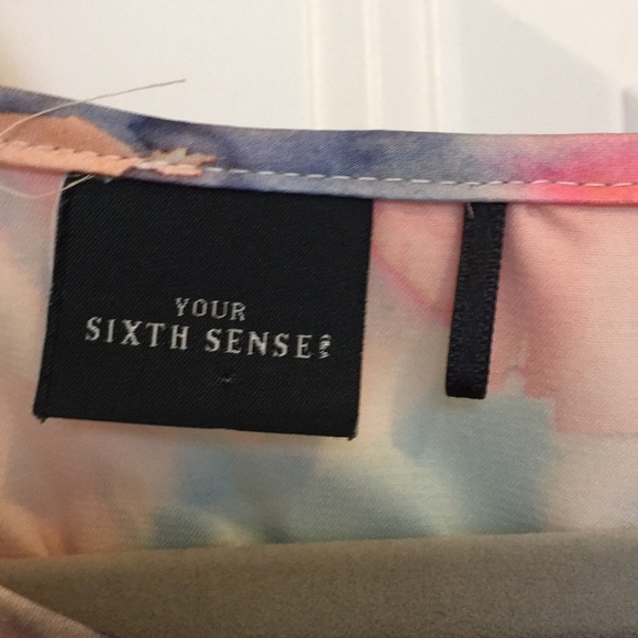 Top with watercolor flower pattern - Picture 2 of 5